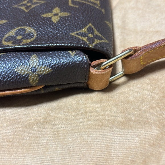 LOUIS VUITTON Musette Salsa shoulder bag - Picture 13 of 15